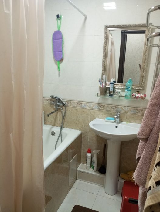 2ком.3/5 Юнусабад 19кв.С ремонтом..2 балкона.Не торец.Большая прихожая