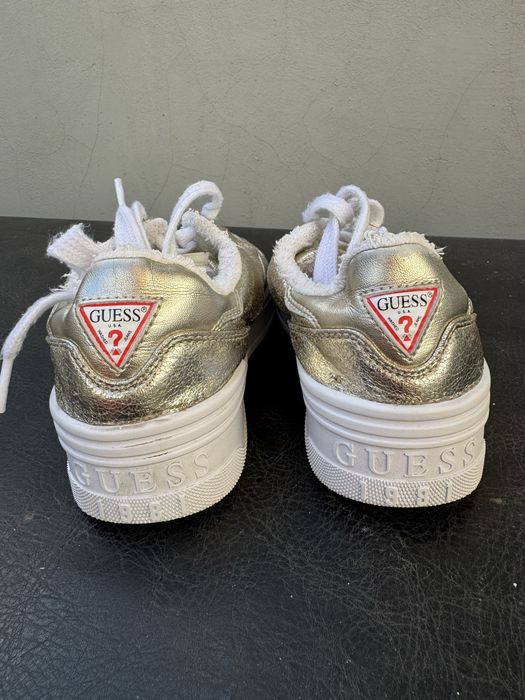 Оригинални сникърси Guess