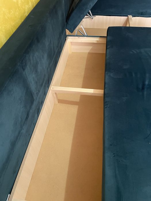 Vand coltar 3m/2m cu catifea  foarte putin folosit