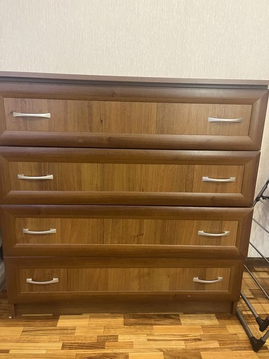 Продам комод высокий