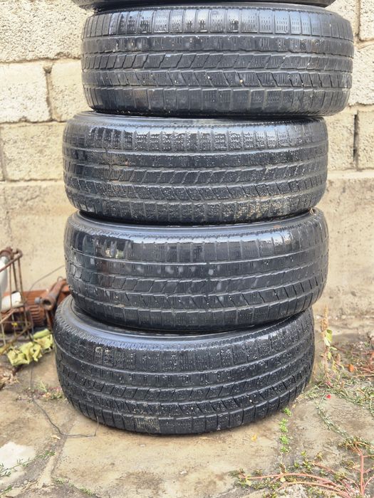 Продам комплект зимних шин 255/55/18