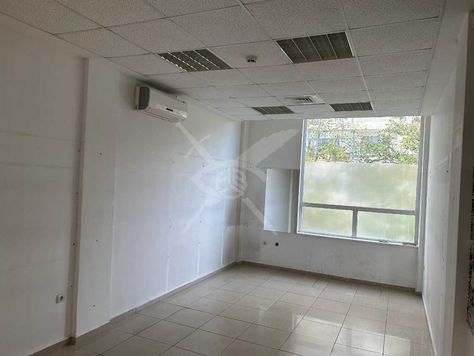 Продава се Магазин в Бургас, Славейков - 40 кв.м за 1075 €/кв.м - Снимка #1