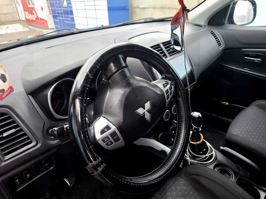 Vând Mitsubishi ASX 2011