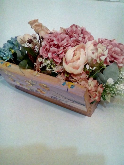 Decoratiune florala in cutie lemn pictata manuala