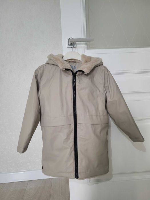 Продам куртку для девочки