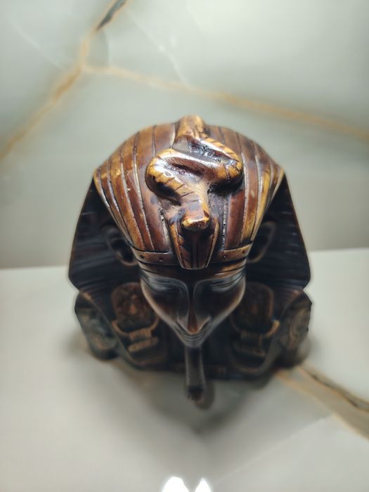 Египетски бюст и статуетка.