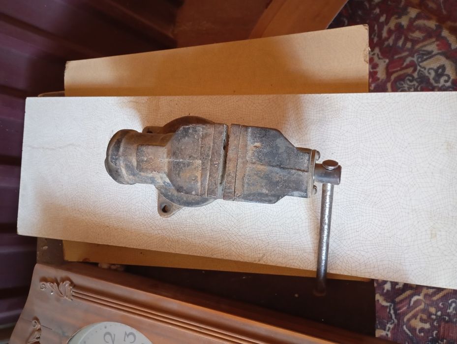 Тиски российский сотилади