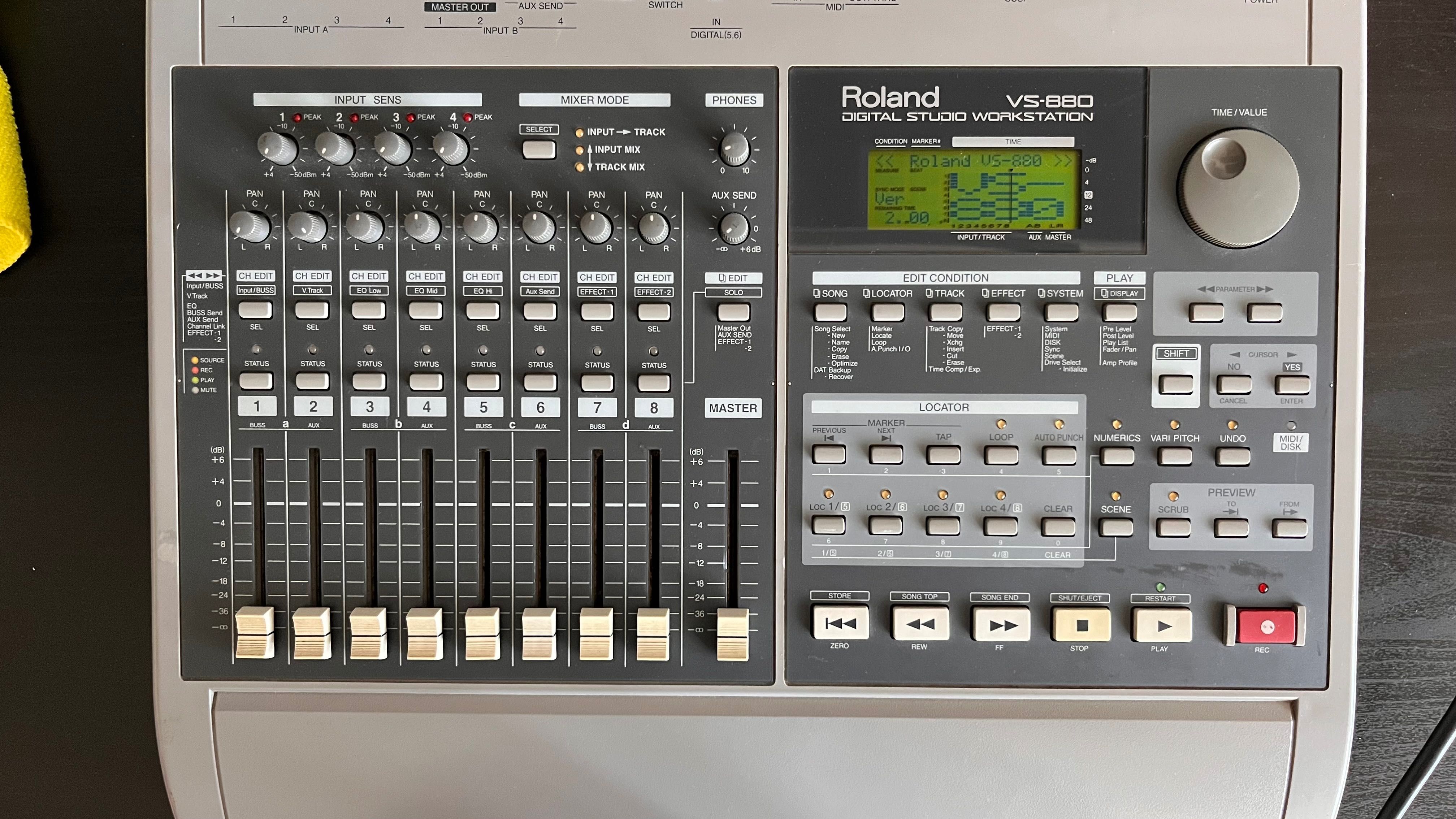 Mixer Roland VS-880