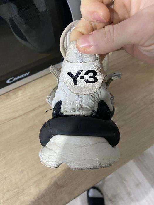 Vând adidaşi marca Yohji Yamamoto în colaborare cu Adidas,mărimea 39,5