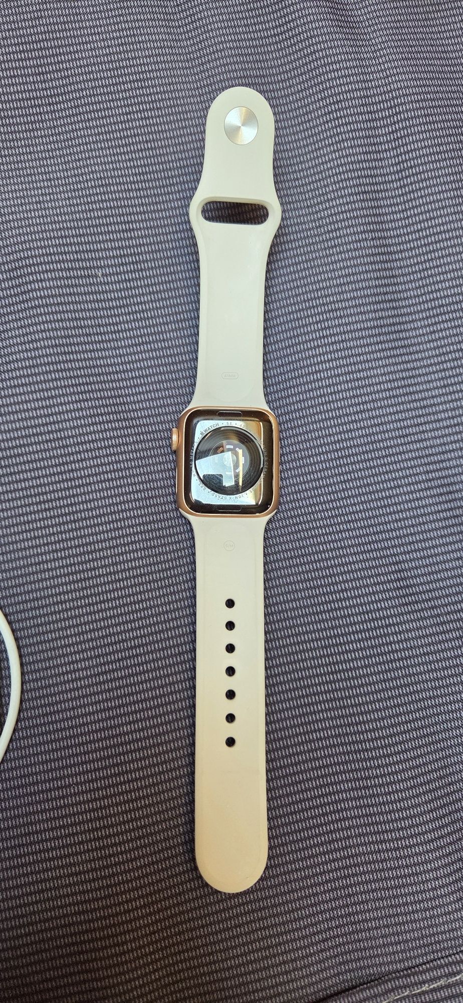 Apple Watch SE 40mm- намалена цена
