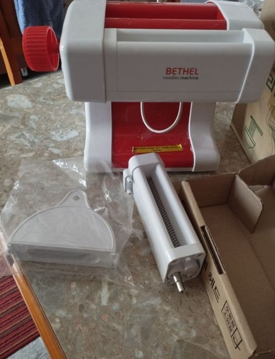 Продается электрическая лапшарезка и тестокаталка