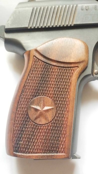 Орехова ръкохватка за пистолет Макаров