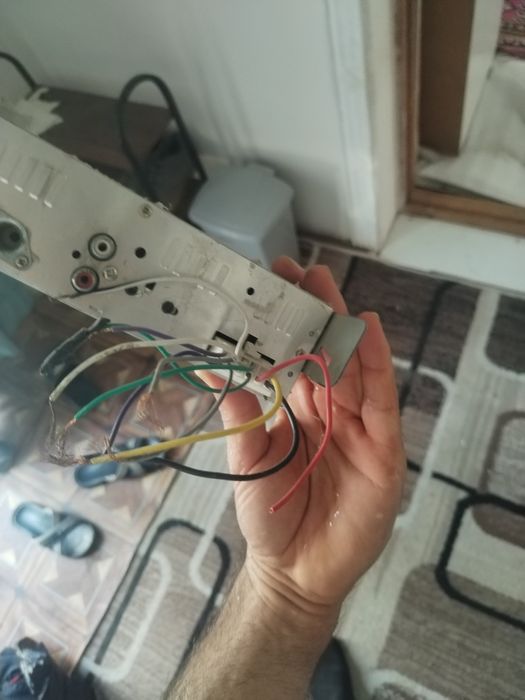 Магнитола ишлайди