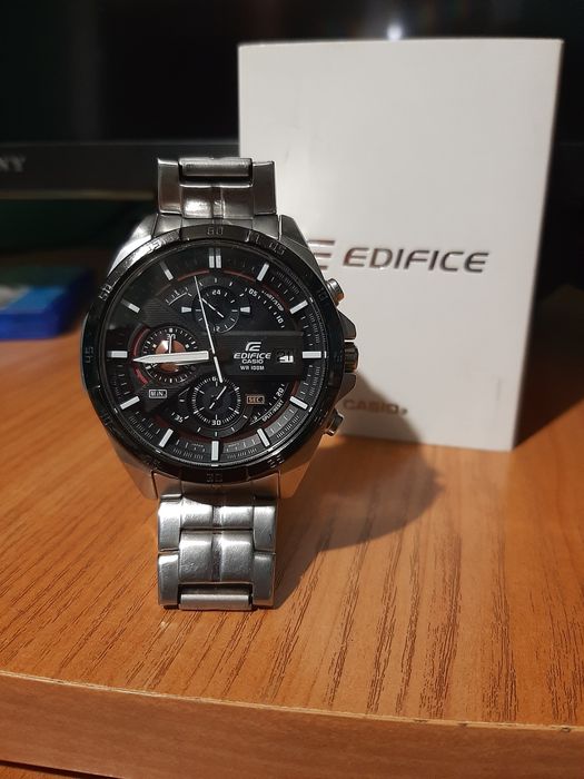 Продавам Casio Edifice - EFR-556 , часовникът е носен много малко.