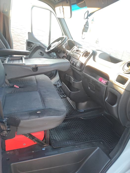 Vând Renault Master 9 locuri 2,3dci 6 trepte
