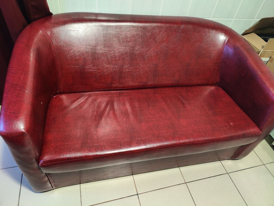 Vând canapea de 2 persoane și măsuță nouă