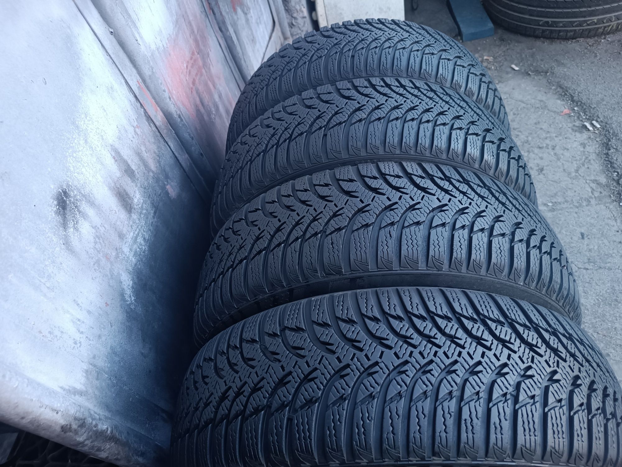 185/60/15 Kumho .