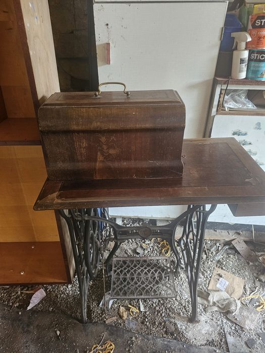 Vând mașină de cusut Gritzner germana.