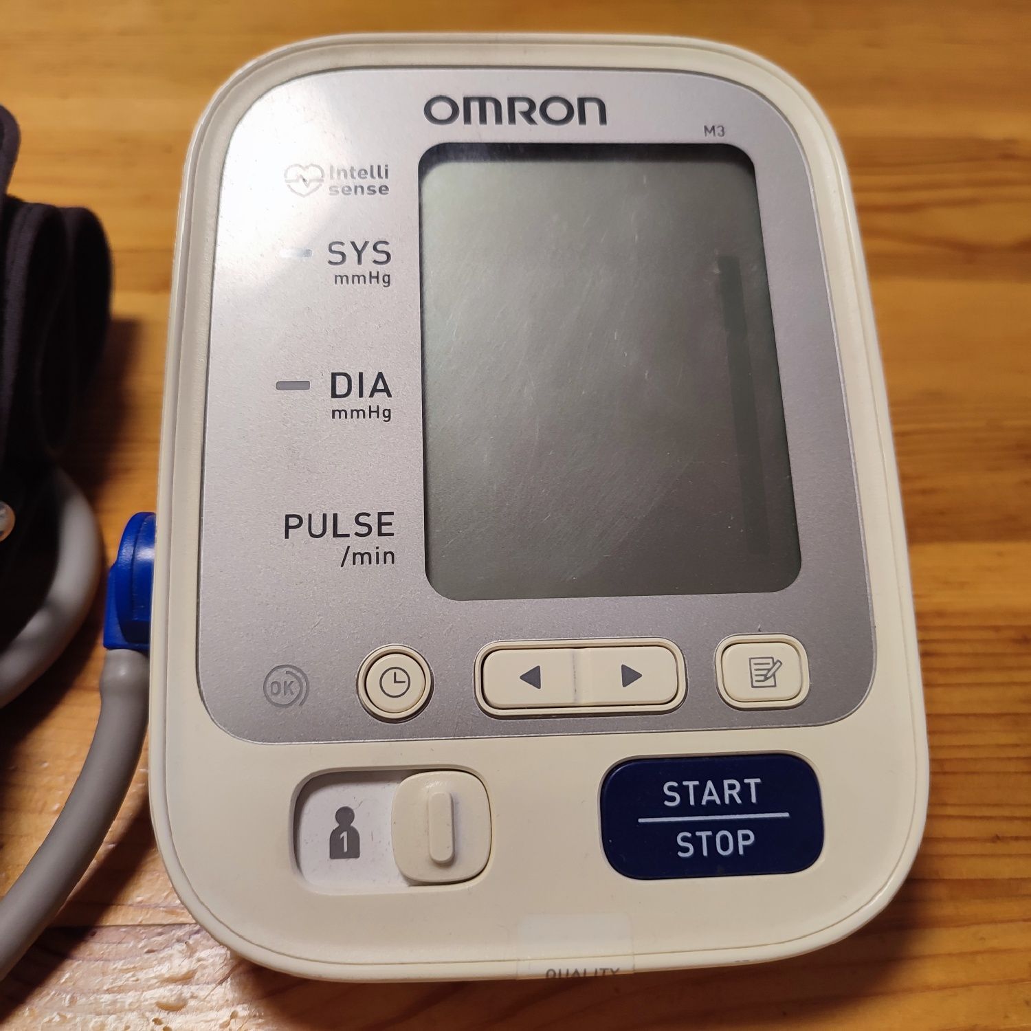 Апарат за кръвно Omron M3 автоматичен.