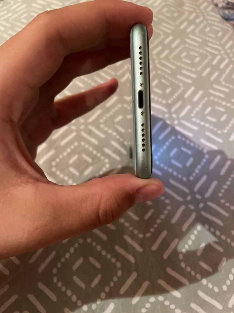 Vand iphone 11 blu impecabil fara, nicio problema !! 64 GB !!