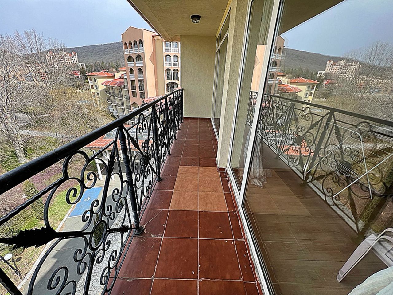Продава се Двустаен апартамент в к.к. Елените - 64 кв.м за 665 €/кв.м - Снимка #13