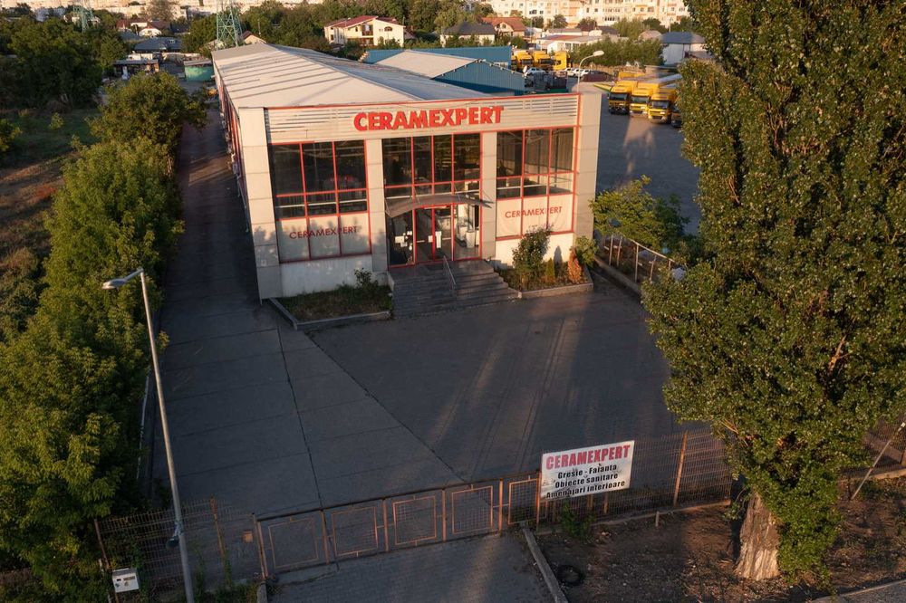 VAND depozit TIP SHOWROOM si  teren