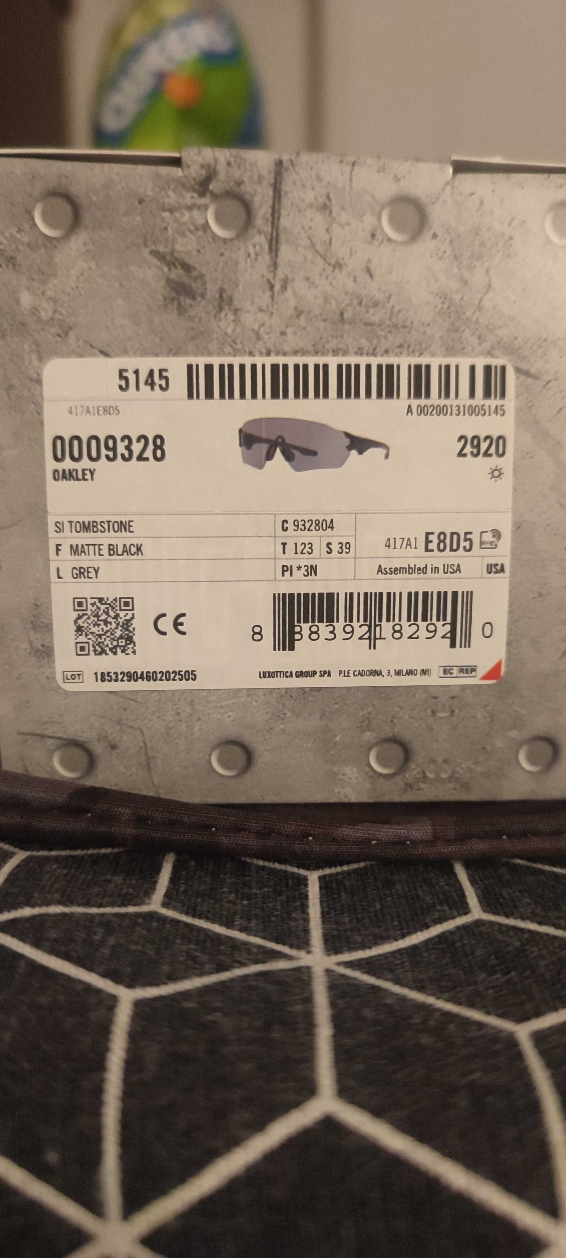 Чисто нови очила "Oakley"