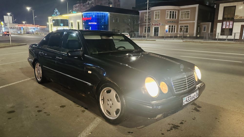 Mercedes-Benz E200