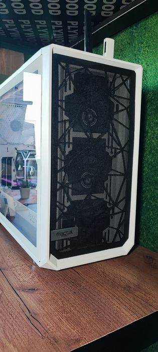 Геймърски Компютър AMD 7600x RTX 2080 RGB