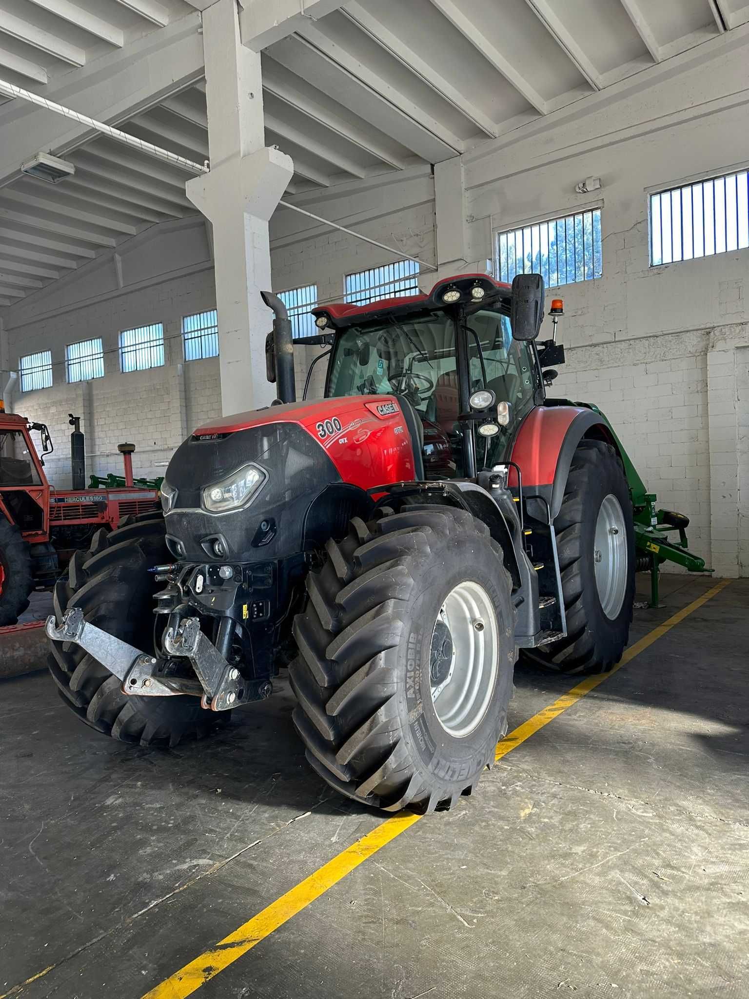 Tractor Case IH Optum 300