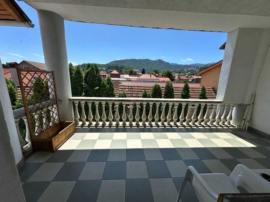 Inchiriez apartament cu 4 camere, zona centrala, Brasov