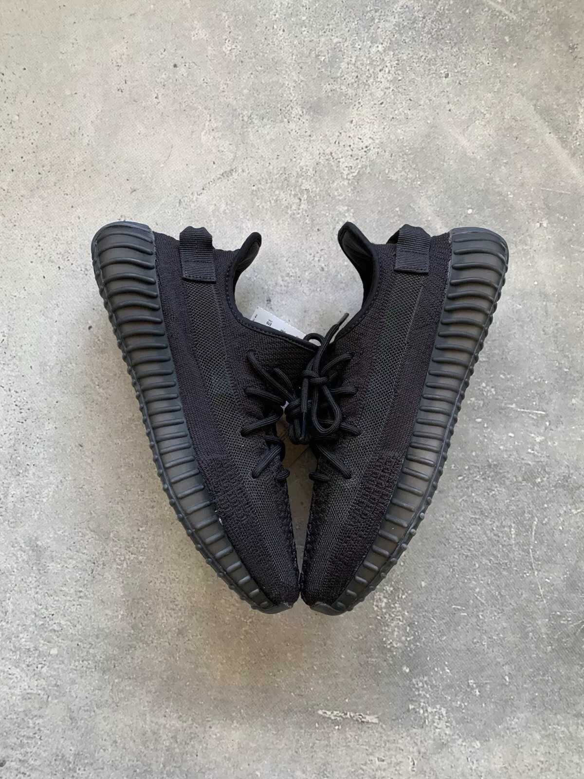 |Adidas| Yeezy Boost 350 V2 Black Sneakers