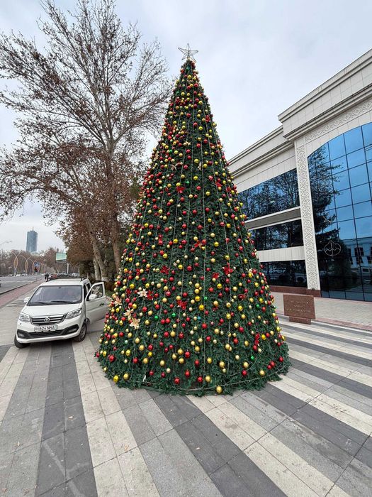 Установка новогодних ёлок || Yangi yil archasini o'rnatish