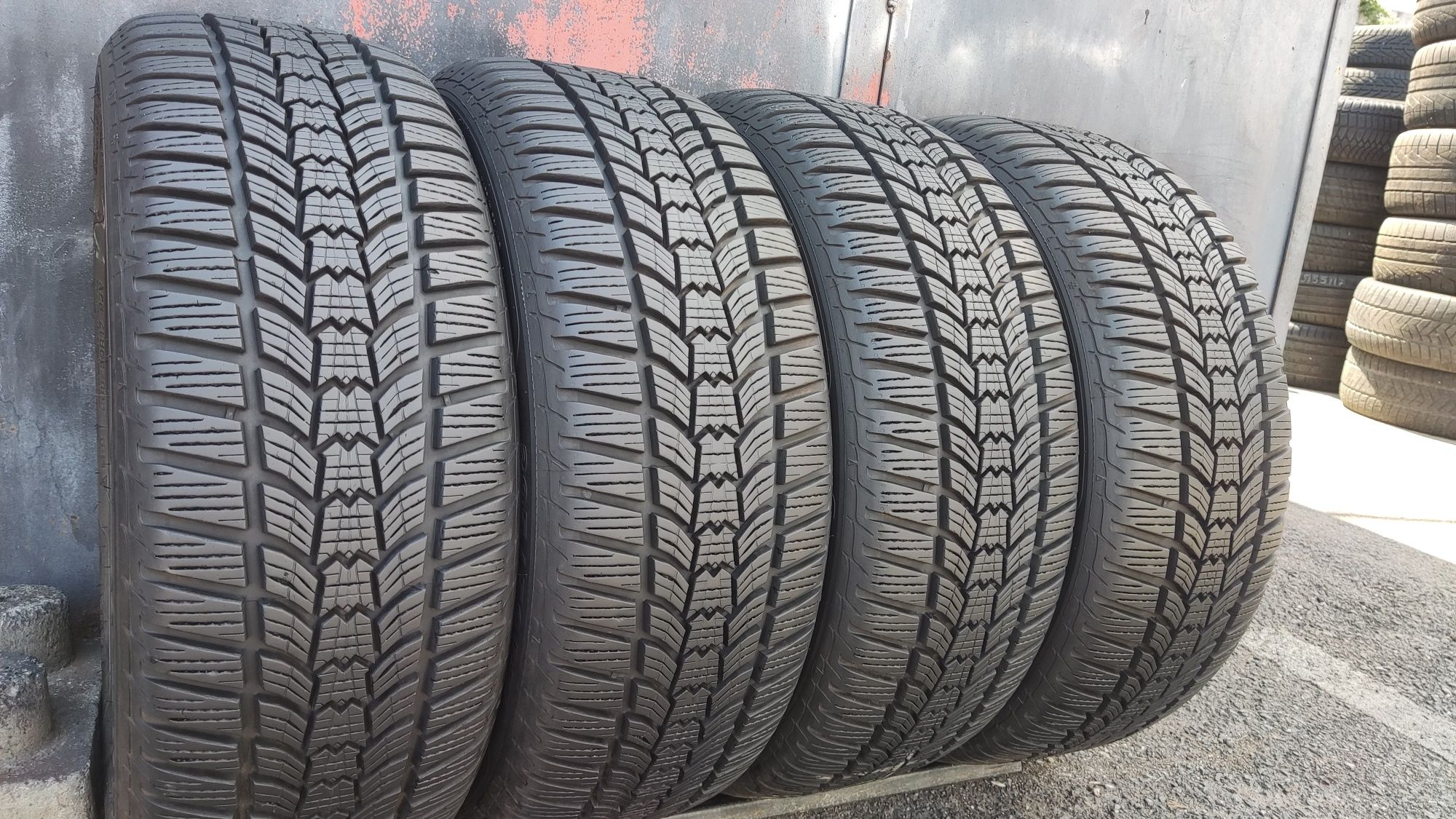 4бр. зимни гуми 205/50/17 Sava Eskimo HP2
dot23
9mm
Много добро състоя