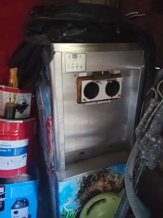 Mașina de înghețată stradală