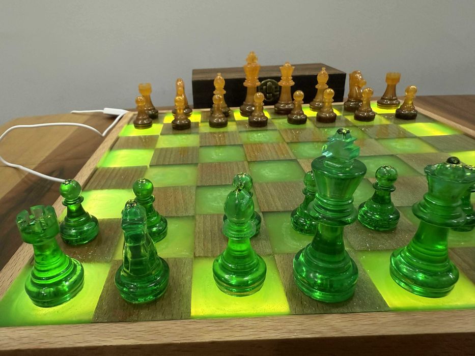 Уникален, ръчно изработен светещ декоративен шах