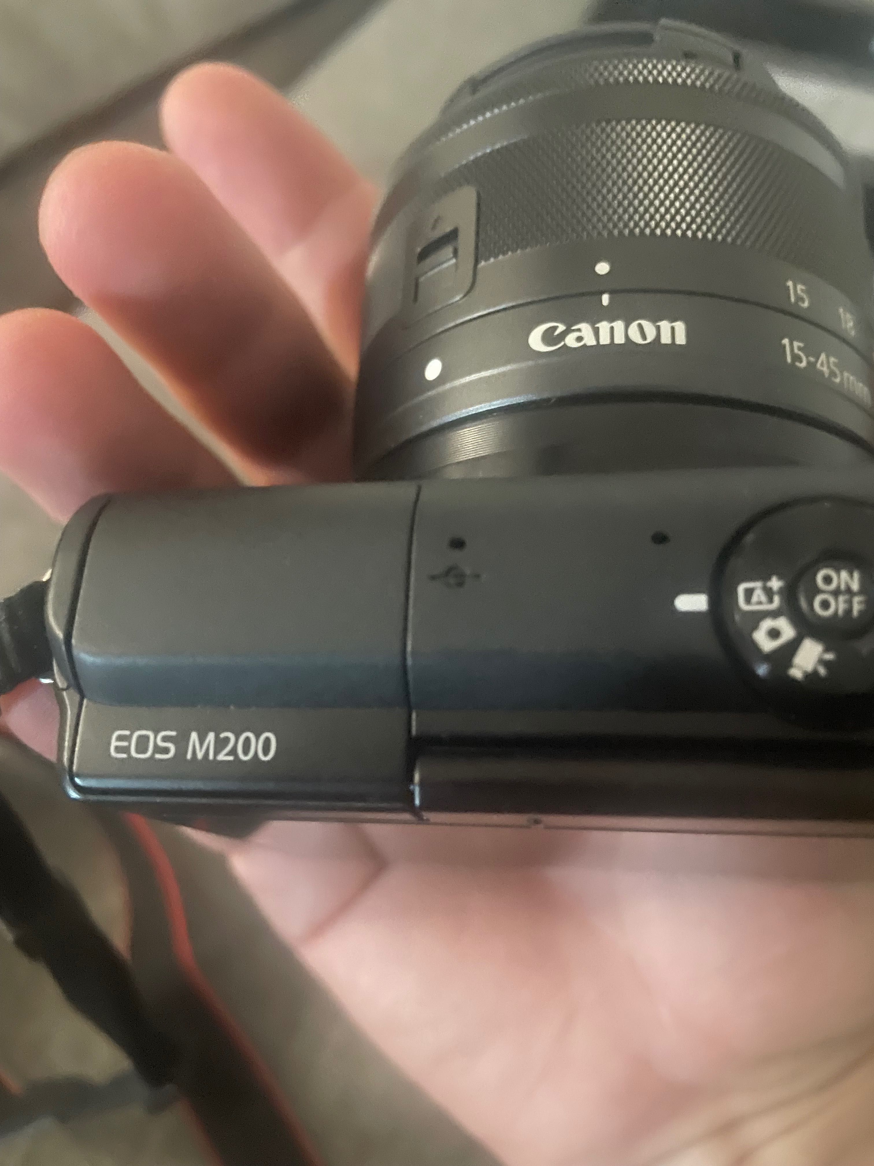 Aparat foto Canon EOS M200