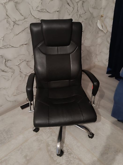 Кресло офисное в отличном состояний