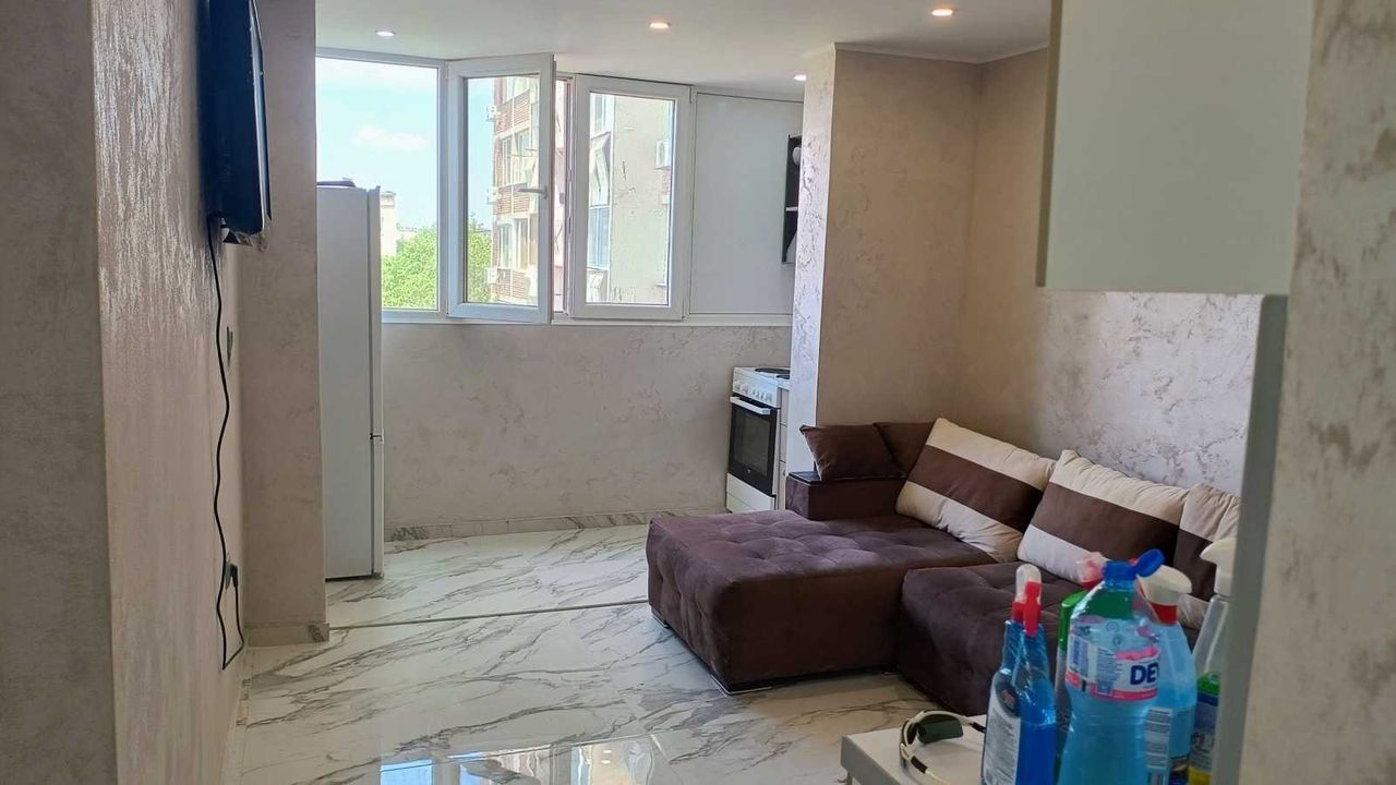 Продава се Двустаен апартамент в Пловдив, Изгрев - 45 кв.м за 1534 €/кв.м - Снимка #1