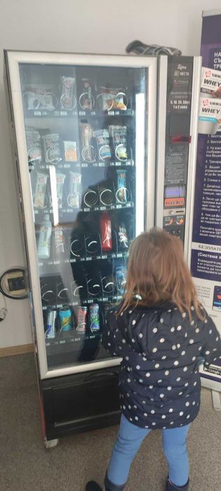 Вендинг машина за храни и напитки