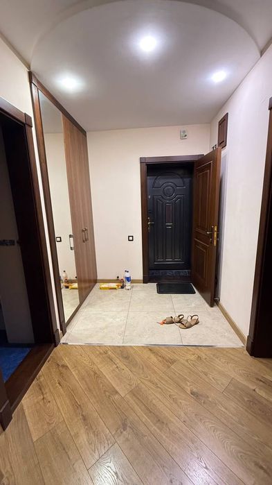 Сдам 3х квартиру на втором этаже кирпичного дома ( ЦУМ) на долгий срок