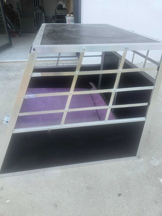 Клетка за транспорт на кучета