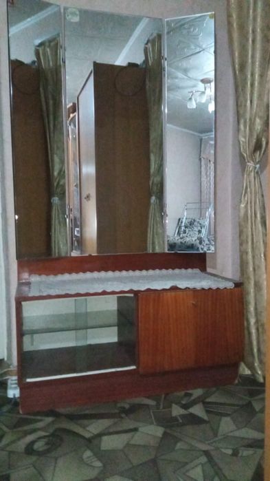 Продам компьютерный стол и комод