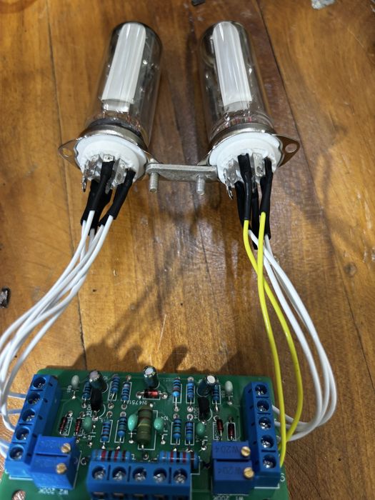 Kit diy vu-metru stereo cu lampi, tuburi electronice, ochi magic