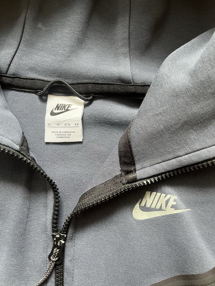 Nike tech sweatshirt