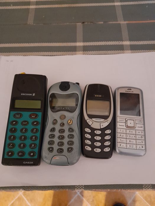 Vând telefoane mobile anii 90-2000.