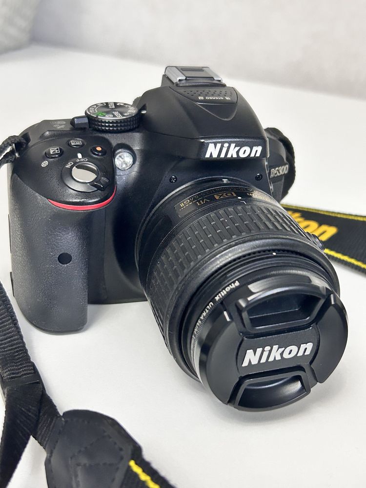 Nikon D5300 + obiectiv 18-55mm + geanta