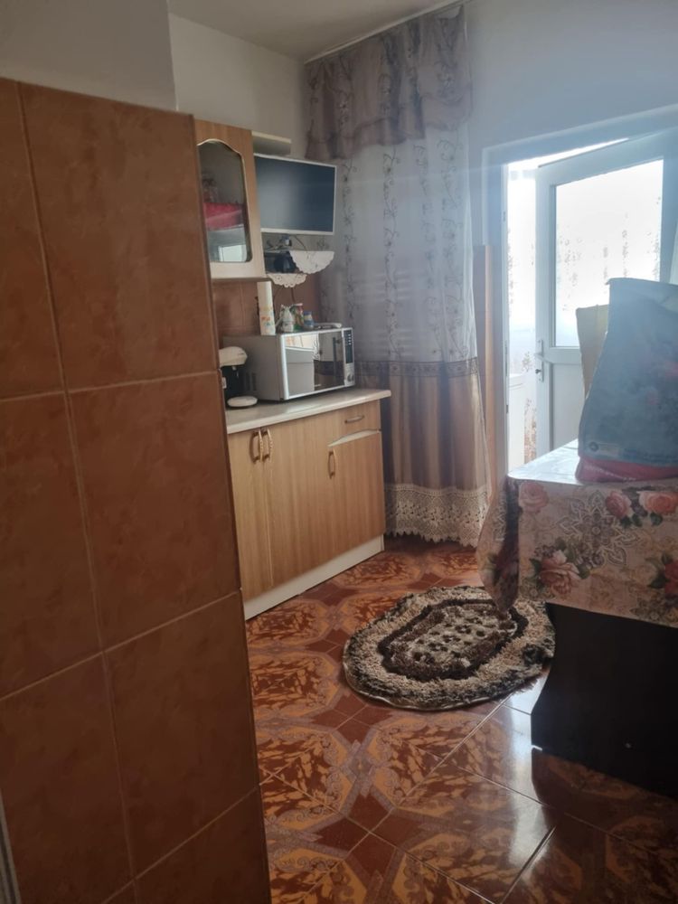 Inchiriez apartament 3 camere