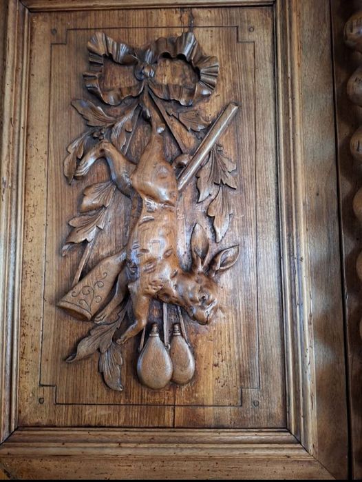 Античен нидерландски шкаф. Ръчна изработка с дълбока дърворезба