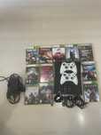 Xbox 360 с два контролера и 11 игри